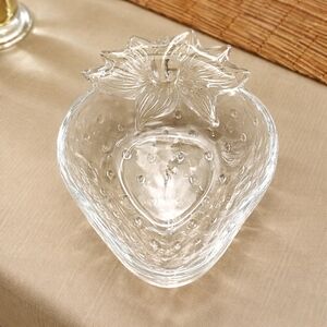 Mikasa Studio Nova Glass Strawberry-Shaped Bowl 7x5